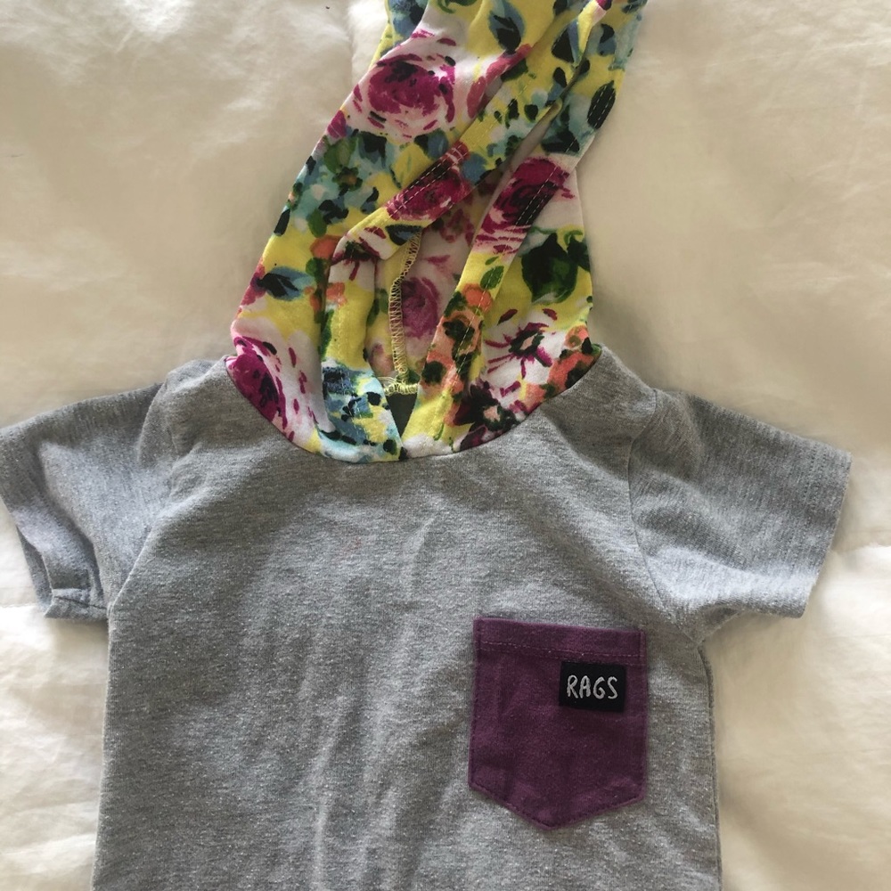 Rags to Raches Hooded Short Sleeve Romper 6-12 mo